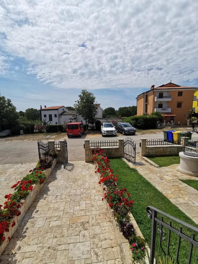 Apartments Ante Rovigno Esterno foto