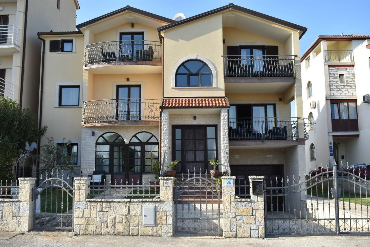 Apartments Ante Rovigno Esterno foto